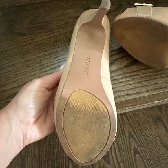 Nine West peep toe. Gently used. Mint condition. - Picture 5 of 6